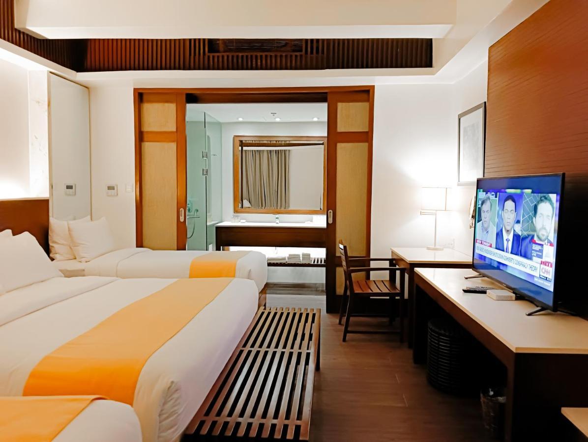 Mandarin White Boracay 4*
