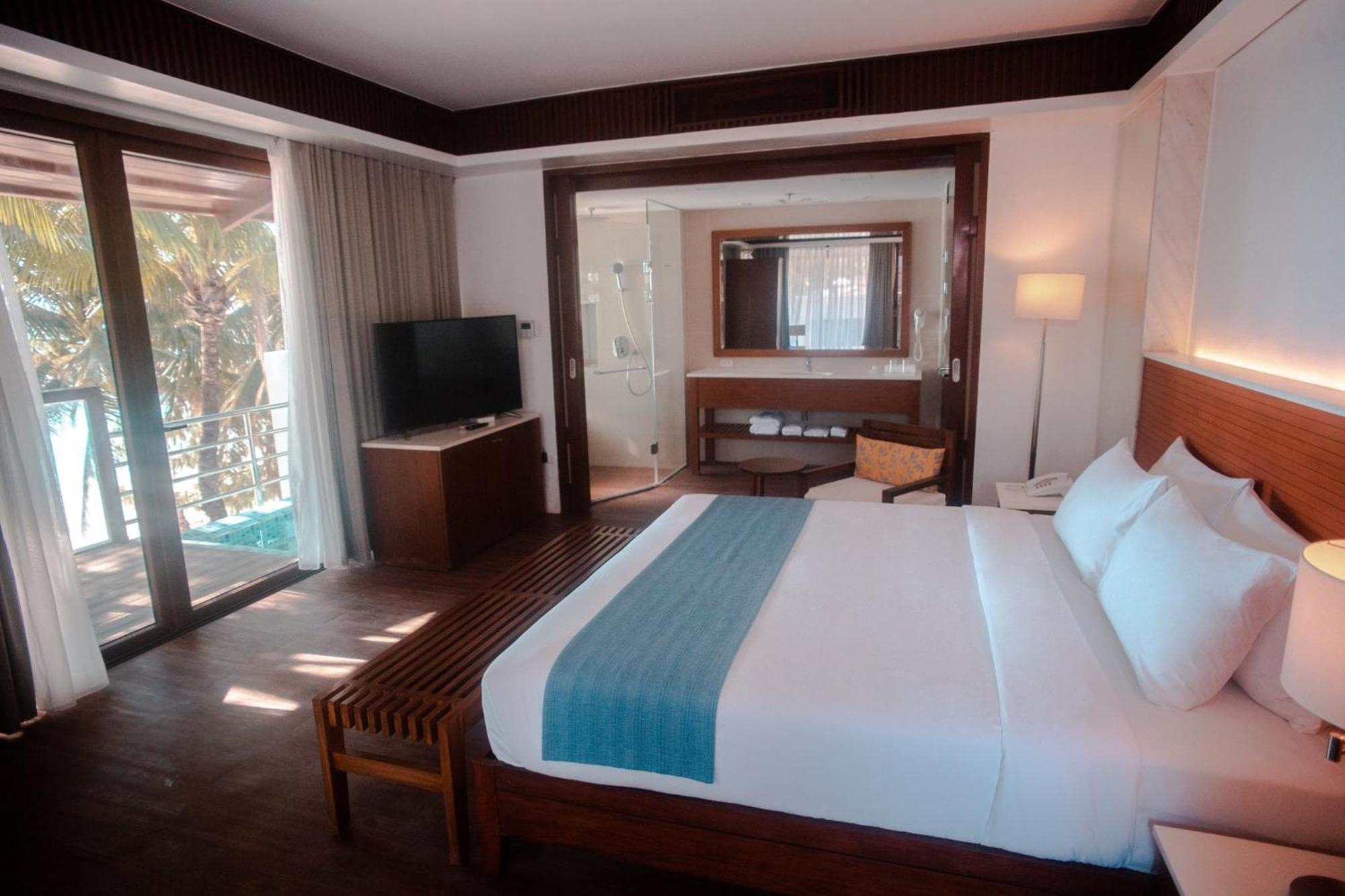 Mandarin White Boracay Resort 4*