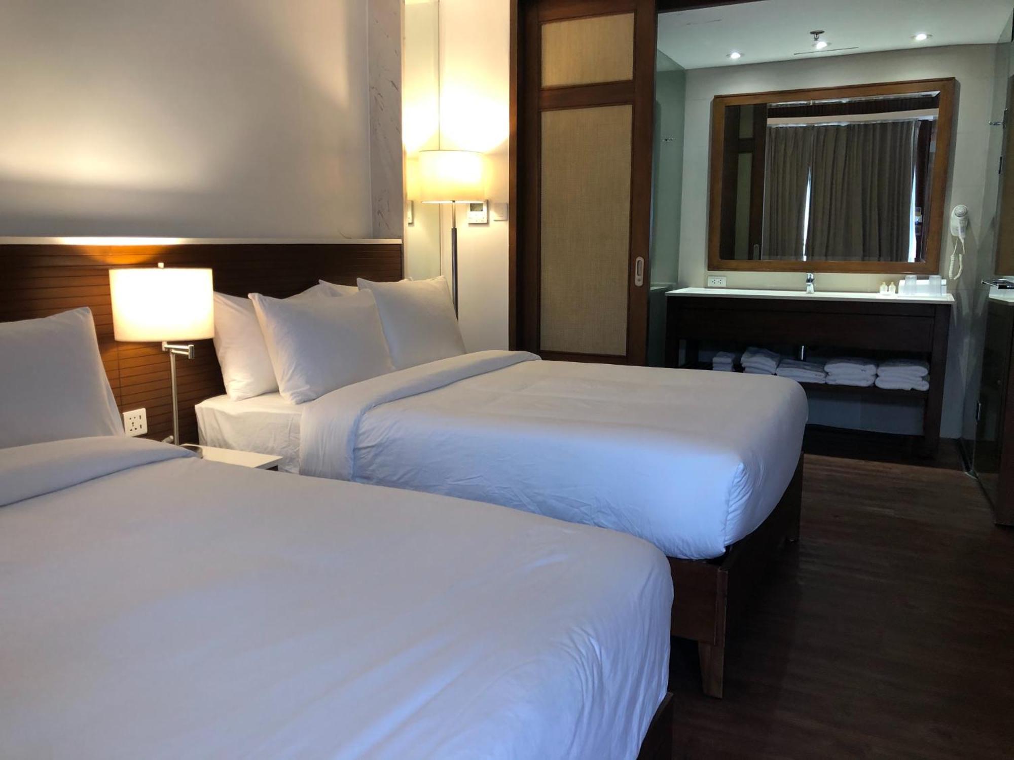 Mandarin White Boracay 4*