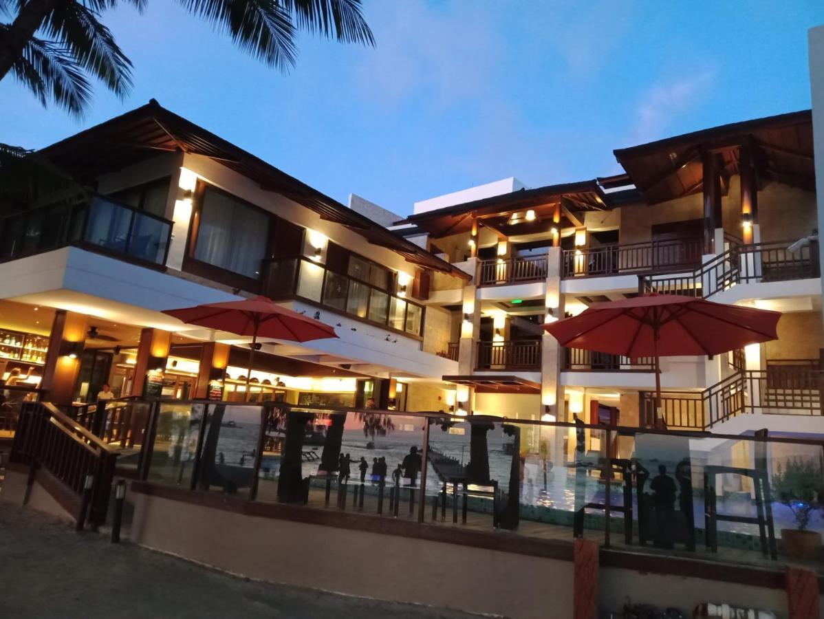 Mandarin White Boracay Manoc-Manoc