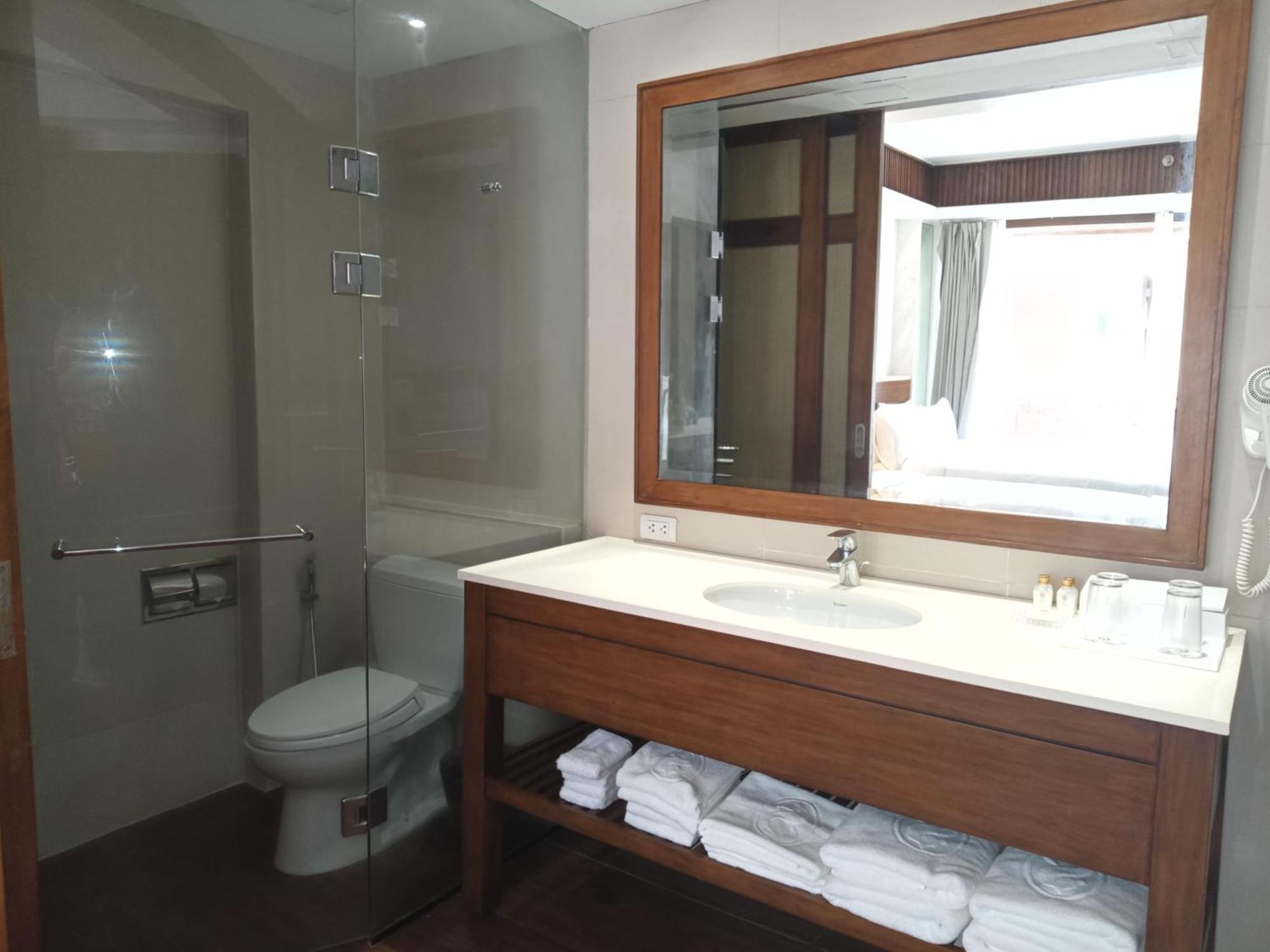 Mandarin White Boracay 4*
